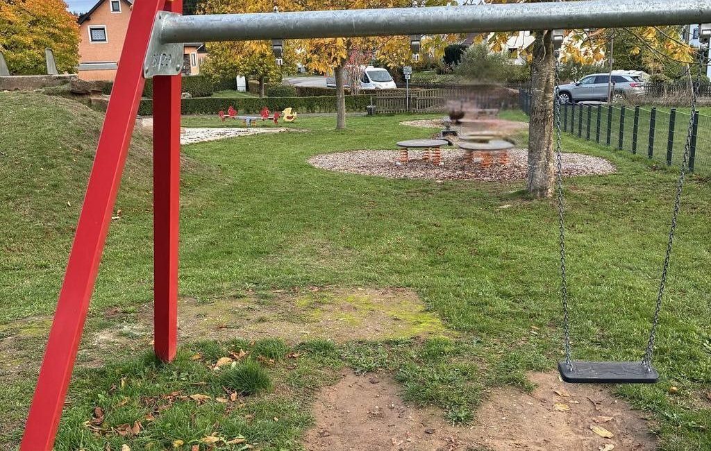 Spielplatz - Schaukeldiebstahl